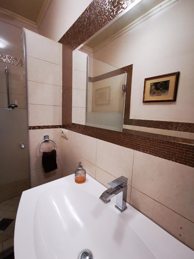 Ferienwohnung Luxury Basement In The Surrounding Of Budapest Mogyoród Exterior foto